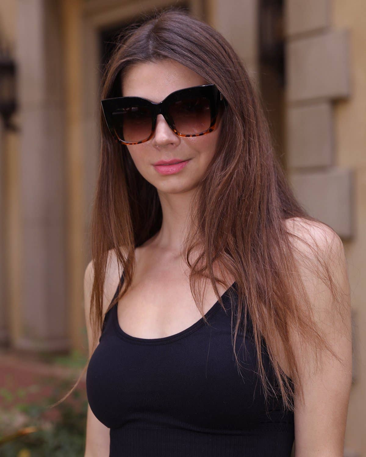 Chic Brown Oversized Sunglasses - Summer Style Essential"