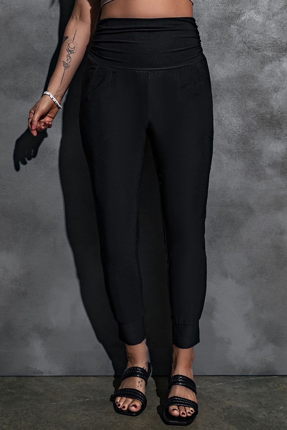 High-Waisted Pleated Pocket Leggings: Your Canvas, Your Style