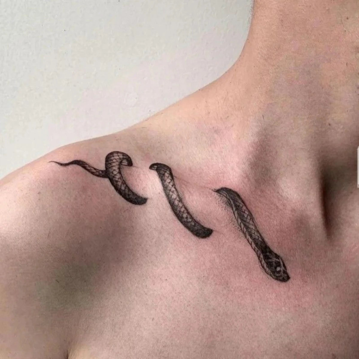 Serpent Clavicle Tattoo – Artful, Waterproof, and Long-Lasting