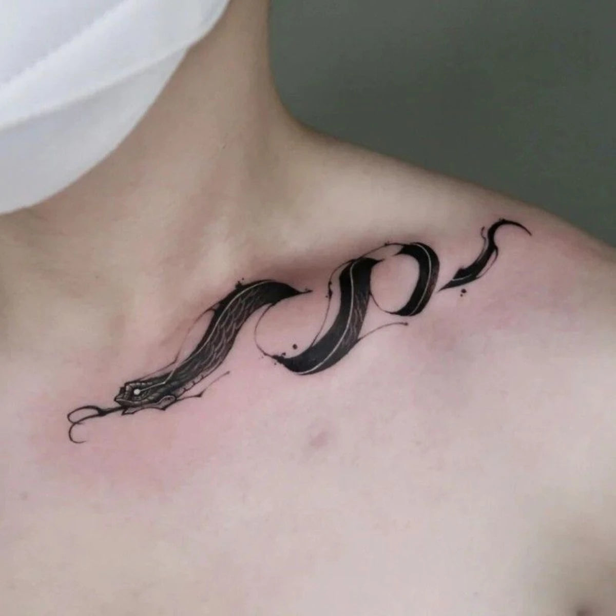 Serpent Clavicle Tattoo – Artful, Waterproof, and Long-Lasting