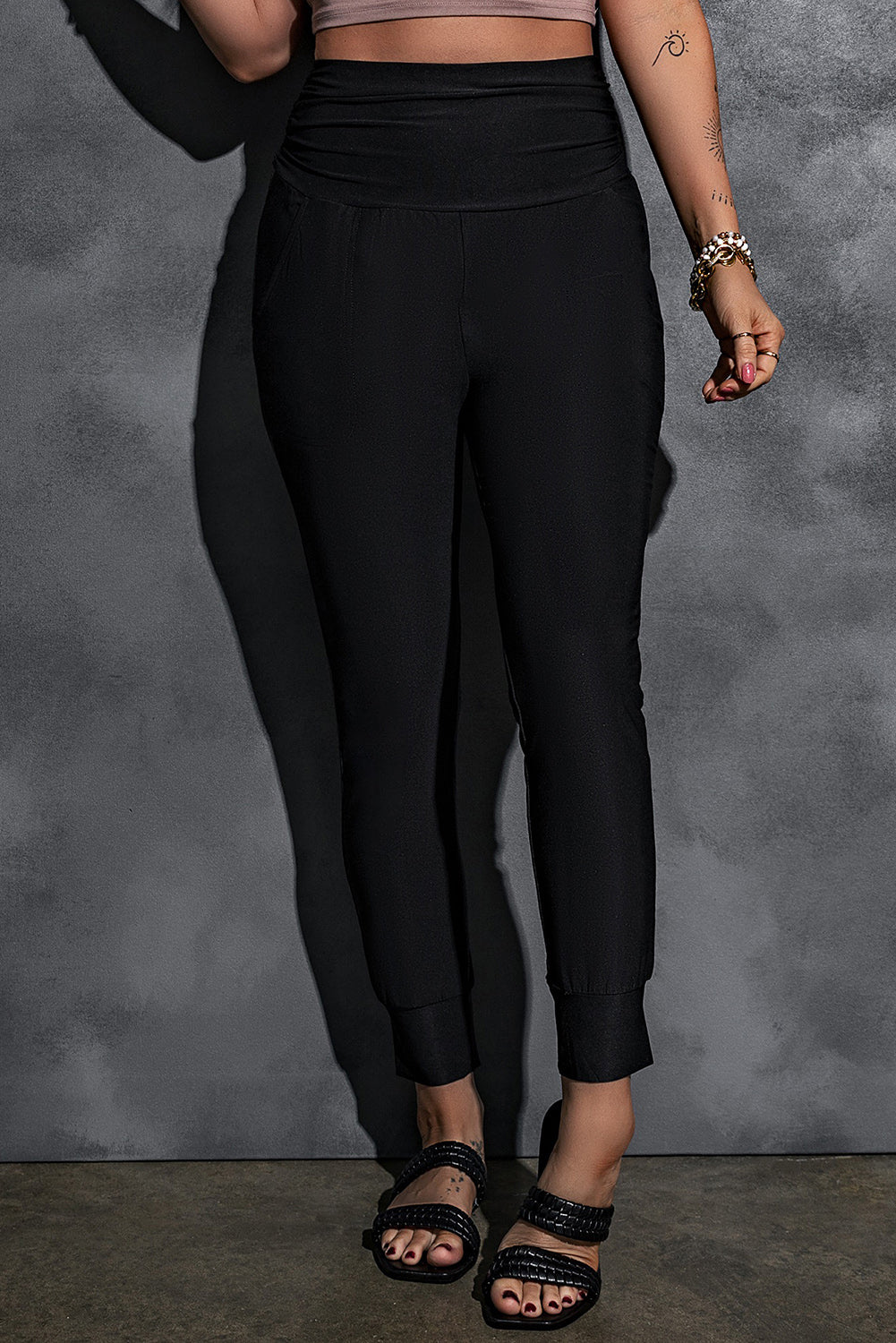 High-Waisted Pleated Pocket Leggings: Your Canvas, Your Style