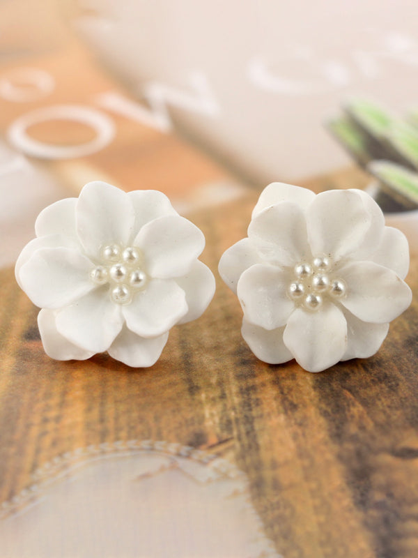 Elegant Camellia Pearl Earrings - Timeless Three-Dimensional White Floral Design