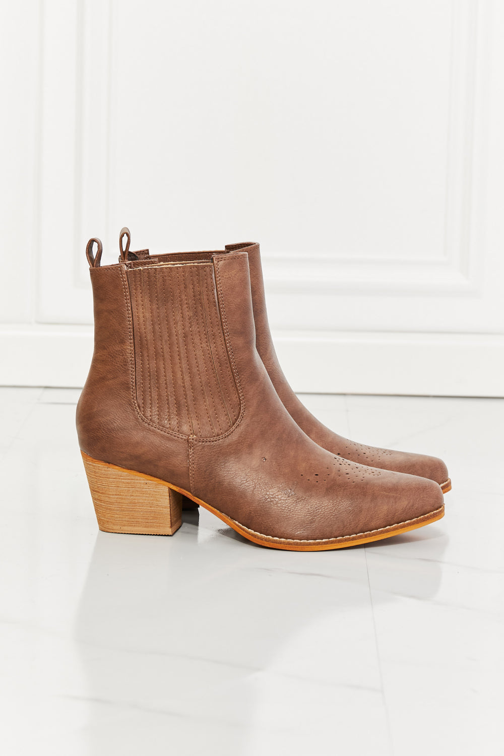 Journey Stacked Heel Chelsea Boot in Chestnut