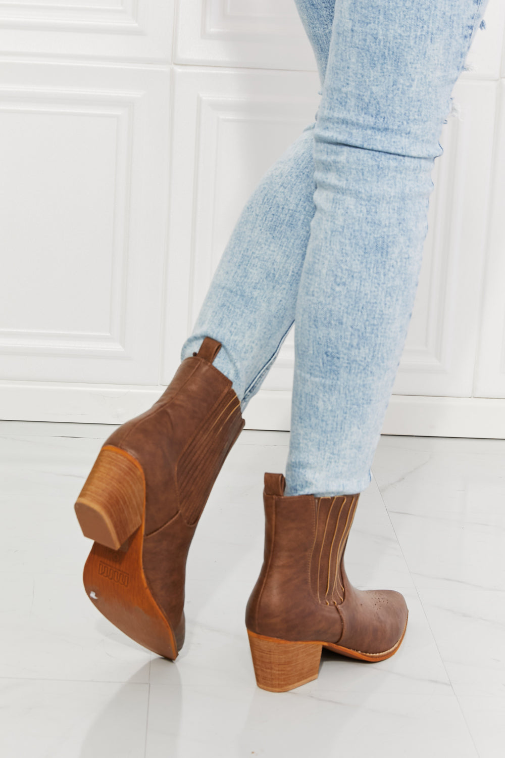 Journey Stacked Heel Chelsea Boot in Chestnut